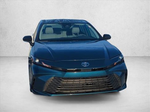 Used 2025 Toyota Camry LE w/ Convenience Package FWD image 2