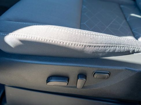 Certified 2025 Nissan Frontier SV image 19