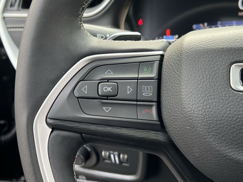 Used 2025 Jeep Grand Cherokee L Altitude AWD/4WD image 37