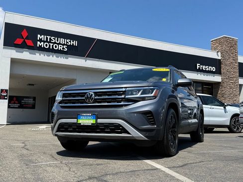 Used 2023 Volkswagen Atlas SE w/ Black Wheel Package FWD image 1