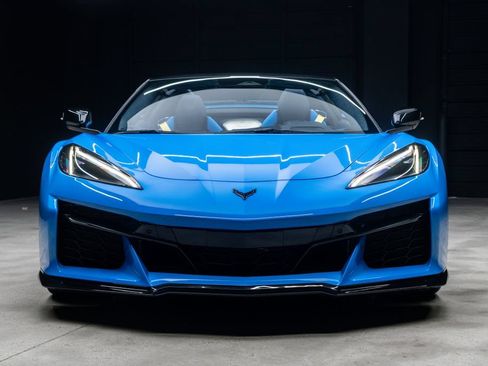 Used 2025 Chevrolet Corvette Z06 RWD image 4