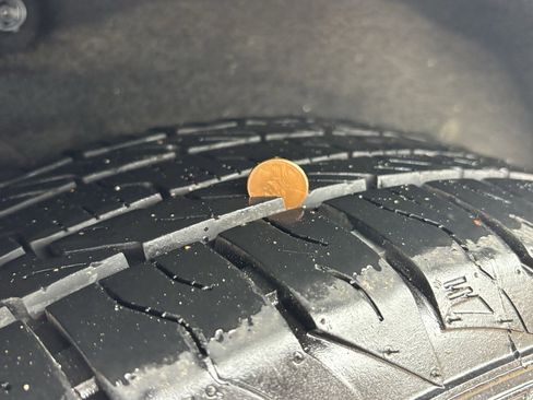 Used 2018 Chrysler Pacifica Touring-L image 14