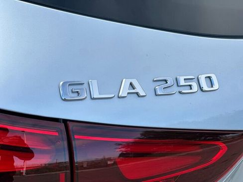 Used 2025 Mercedes-Benz GLA 250 4MATIC image 36