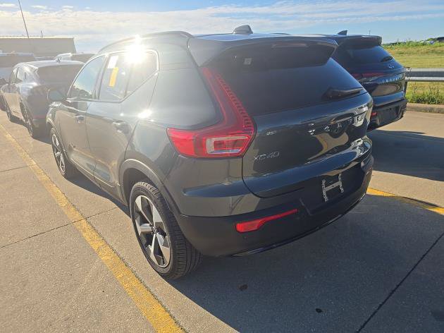 Used 2026 Volvo XC40 B5 Plus AWD/4WD image 3