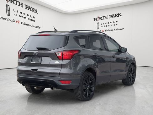 Used 2019 Ford Escape SE FWD image 3