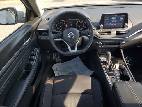 Used 2021 Nissan Altima 2.5 SV w/ SV Premium Package image 16