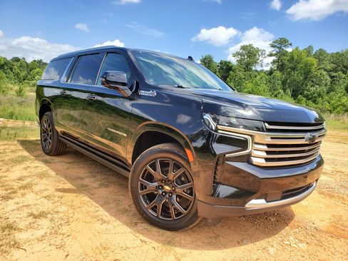 Used 2021 Chevrolet Suburban High Country w/ Premium Package AWD/4WD image 13