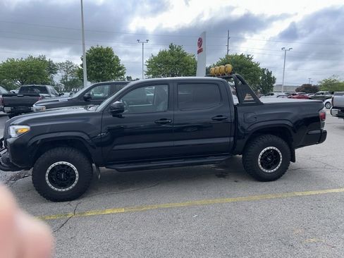 Used 2020 Toyota Tacoma SR AWD/4WD image 4
