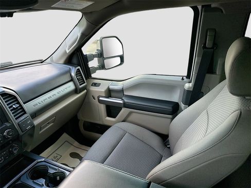 Used 2021 Ford F350 XLT w/ XLT Premium Package image 22