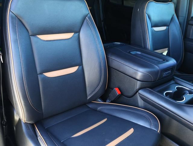 Used 2023 GMC Yukon AT4 w/ AT4 Premium Package AWD/4WD image 19