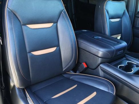 Used 2023 GMC Yukon AT4 w/ AT4 Premium Package AWD/4WD image 19