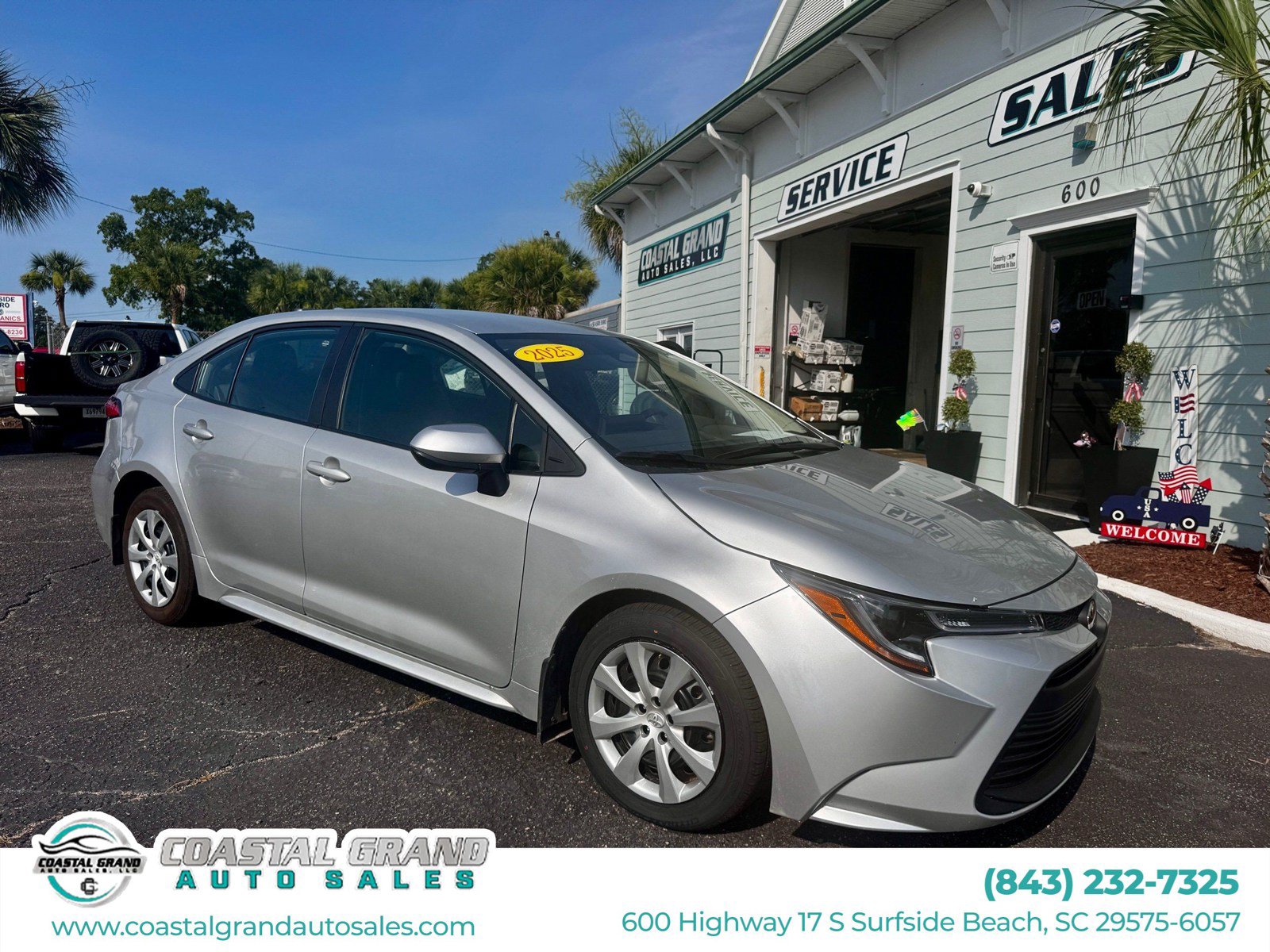 Used 2025 Toyota Corolla LE FWD image 1