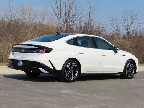 Used 2024 Hyundai Sonata SEL w/ Convenience Package image 3