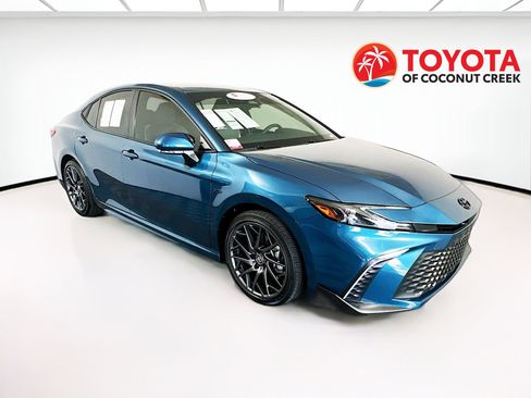 Used 2025 Toyota Camry SE FWD image 1
