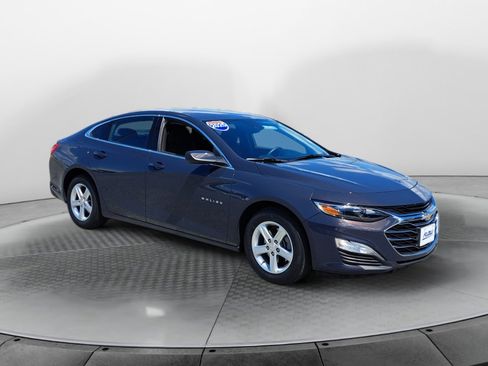Used 2025 Chevrolet Malibu LS FWD image 1
