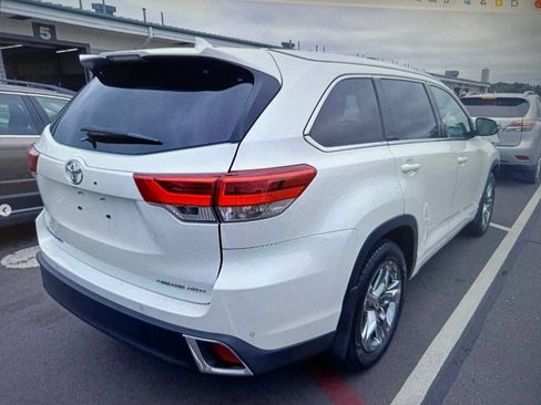 Used 2019 Toyota Highlander Limited Platinum AWD/4WD image 4