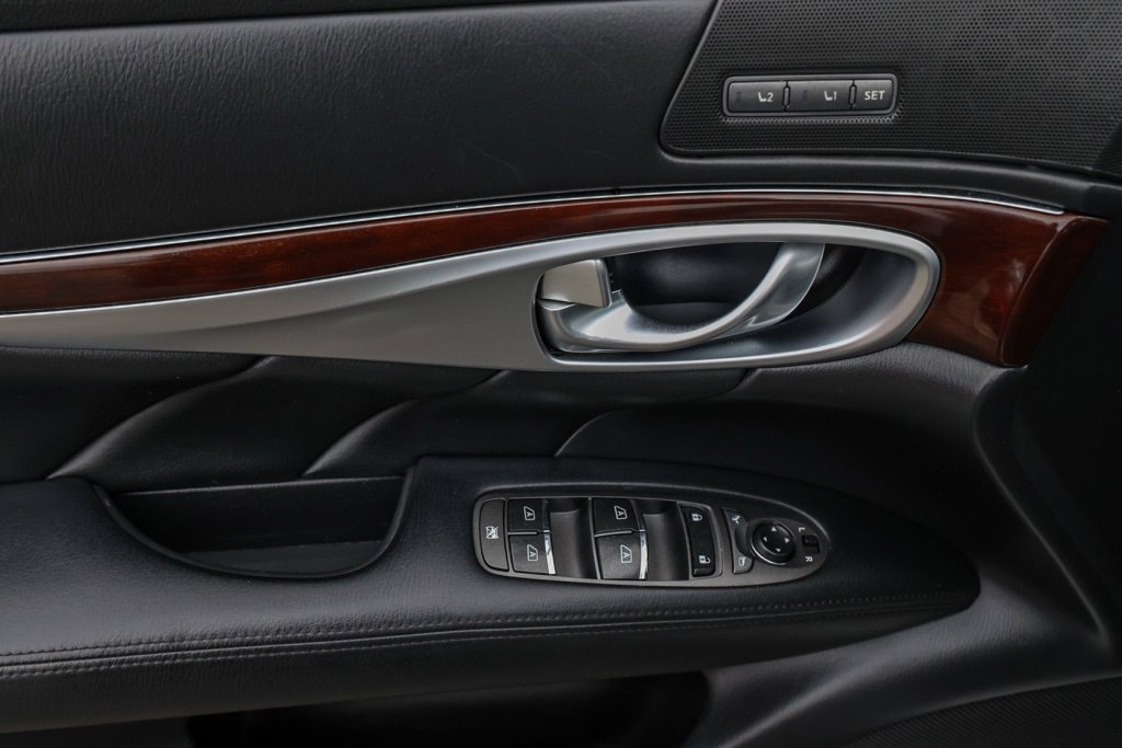 Used 2019 INFINITI Q70 Luxe AWD/4WD image 26
