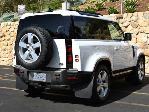 Used 2023 Land Rover Defender 90 X-Dynamic SE image 6