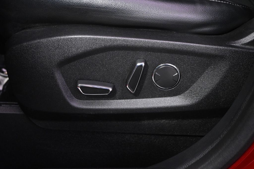 Used 2019 Ford Edge Titanium FWD image 14