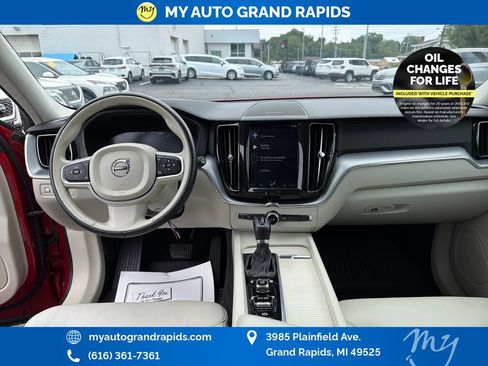Used 2019 Volvo XC60 T6 Momentum w/ Protection Package Premier AWD/4WD image 12
