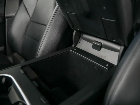 Used 2022 Porsche Cayenne AWD/4WD image 33