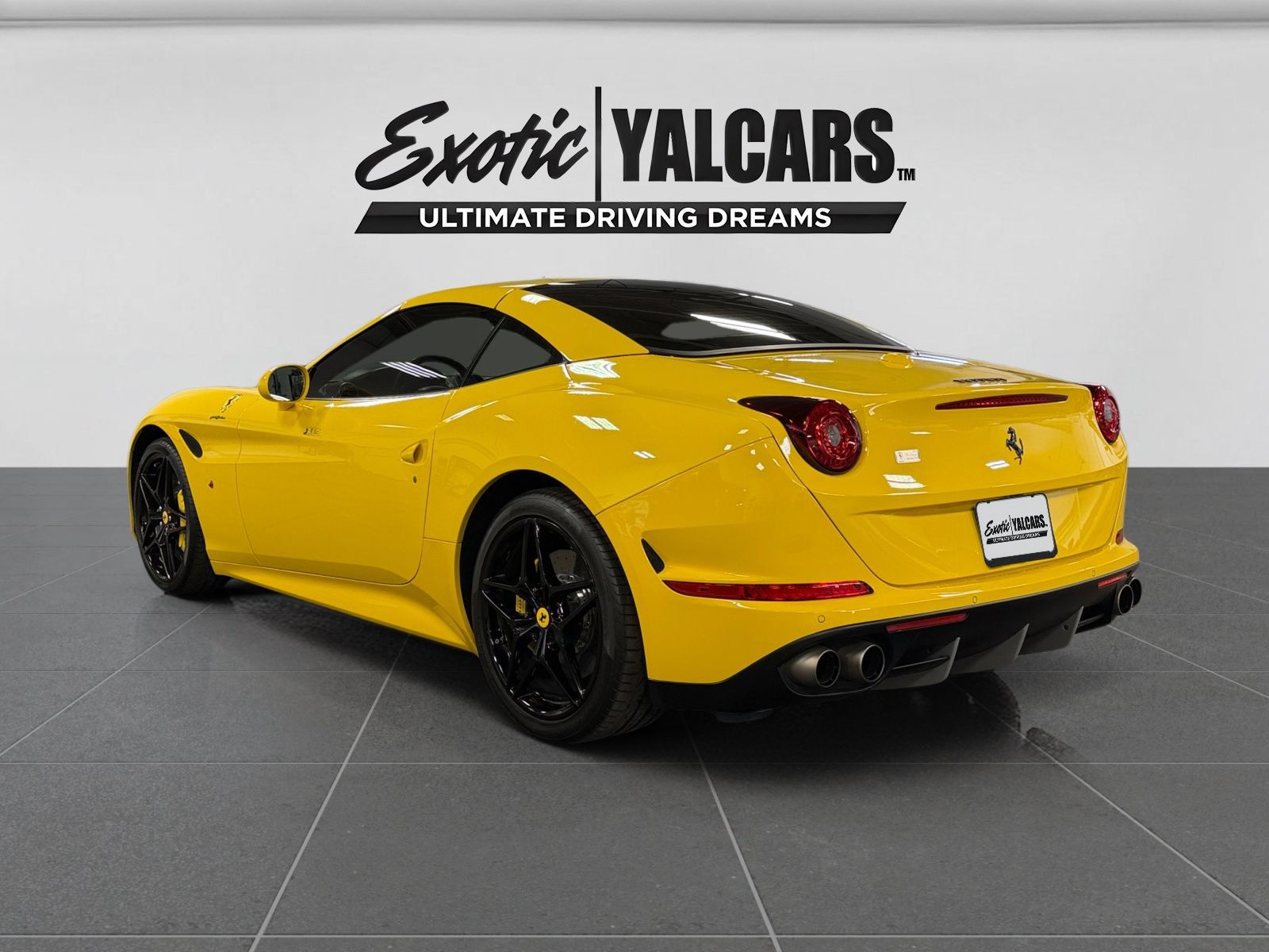 Used 2015 Ferrari California T RWD image 3