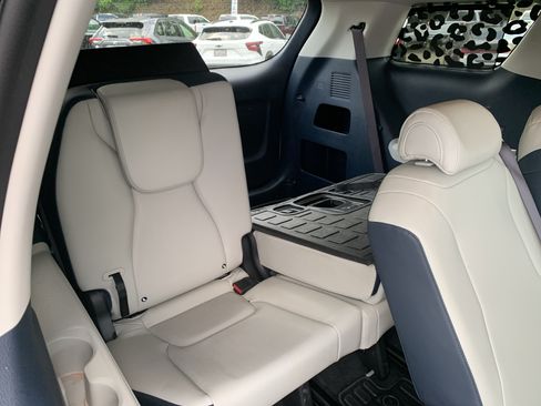 Used 2025 Kia Carnival EX FWD image 41