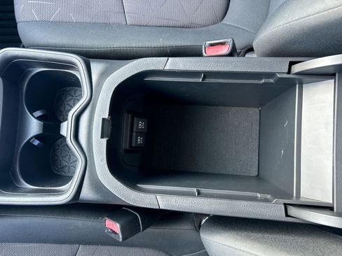 Used 2019 Toyota RAV4 XLE FWD image 18