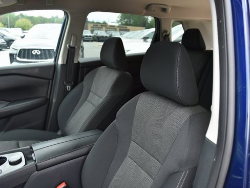 Used 2025 Nissan Rogue SV image 29