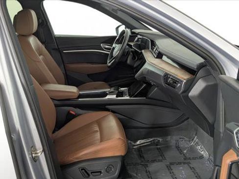 Used 2022 Audi e-tron Premium Plus w/ Premium Plus Package image 21