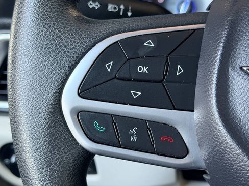 Used 2017 Chrysler Pacifica Touring FWD image 37