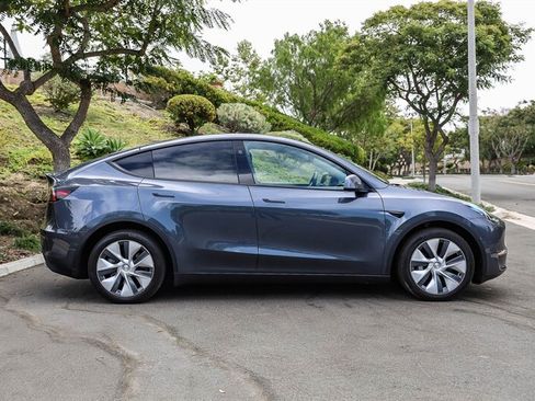 Used 2023 Tesla Model Y Long Range AWD/4WD image 6