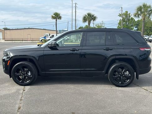 Used 2023 Jeep Grand Cherokee Limited w/ Black Appearance Package RWD image 2