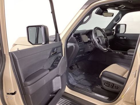 Used 2025 Lexus GX 550 AWD/4WD image 9