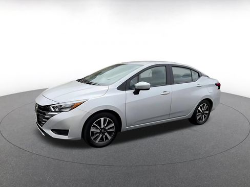 Used 2025 Nissan Versa SV FWD image 8