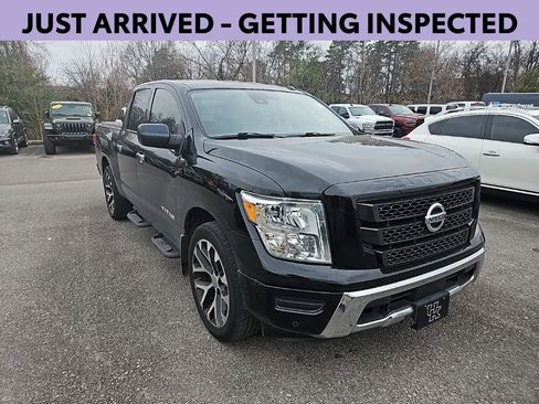 Used 2021 Nissan Titan SV w/ SV Convenience Package image 1