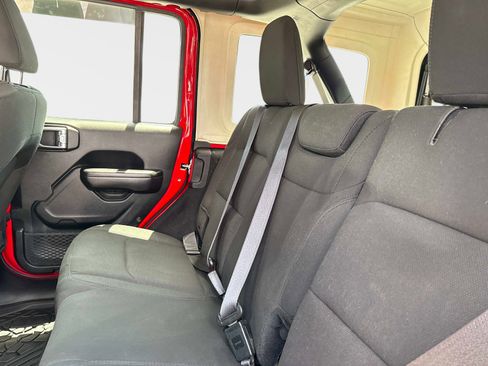 Used 2018 Jeep Wrangler Unlimited Sport S AWD/4WD image 13