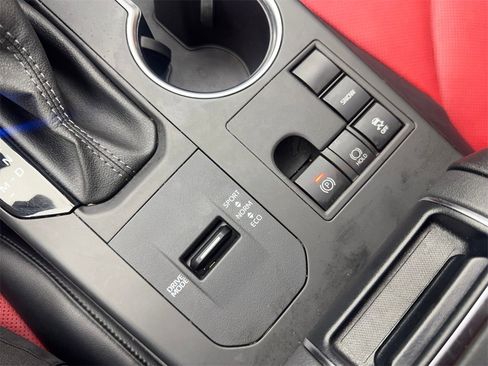 Used 2024 Toyota Highlander FWD image 74