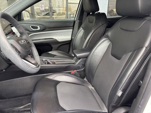 Used 2023 Jeep Compass Latitude w/ Convenience Group image 4