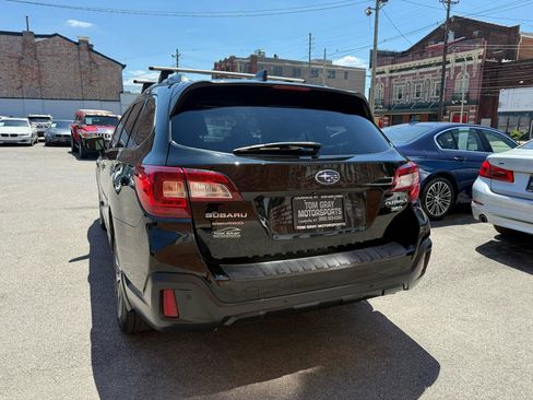 Used 2019 Subaru Outback 3.6R Touring AWD/4WD image 4