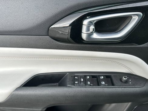 Certified 2024 Jeep Compass Limited image 11