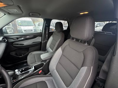 Used 2025 Chevrolet TrailBlazer LT AWD/4WD image 21