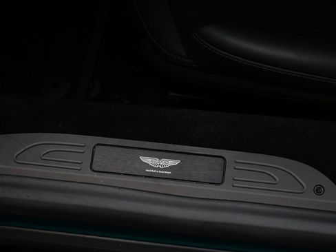 Used 2025 Aston Martin V8 Vantage Coupe RWD image 20