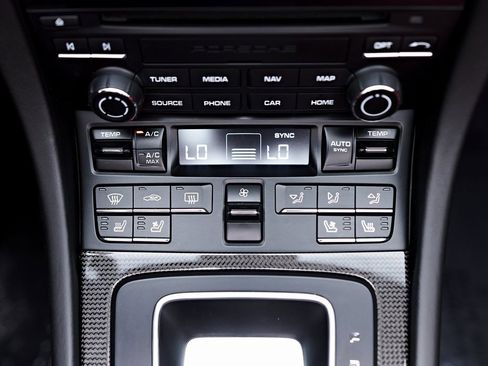 Used 2019 Porsche 911 Turbo S image 77