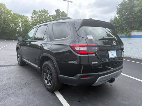 Certified 2024 Honda Pilot TrailSport image 3