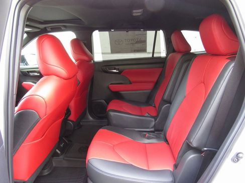 New 2025 Toyota Highlander XSE image 15