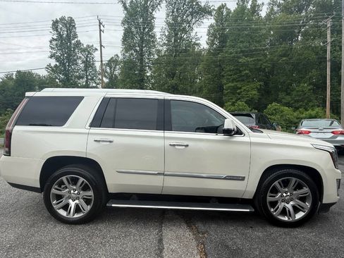 Used 2015 Cadillac Escalade Premium AWD/4WD image 4