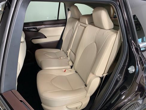 Used 2022 Toyota Highlander Limited image 35