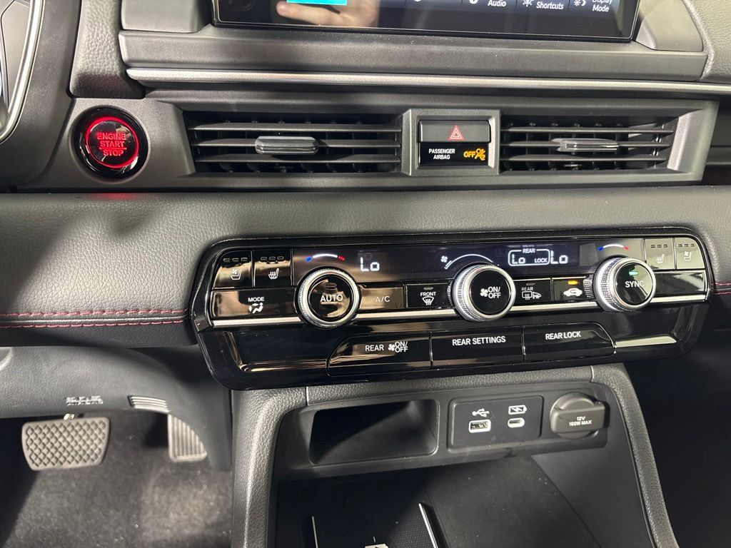 Certified 2025 Honda Pilot Black Edition image 38