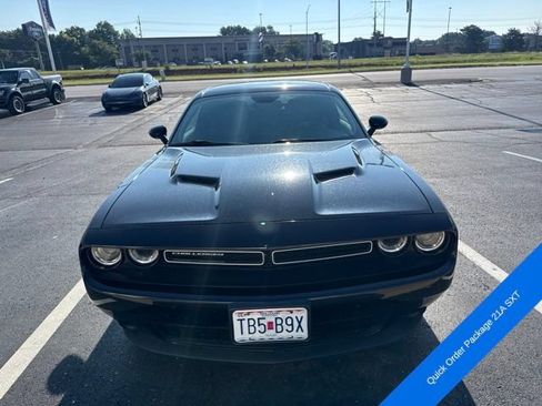 Used 2015 Dodge Challenger SXT RWD image 2